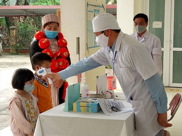 Thực hiện quyền được chăm sóc sức khỏe trong bối cảnh đại dịch COVID-19 ở Việt Nam